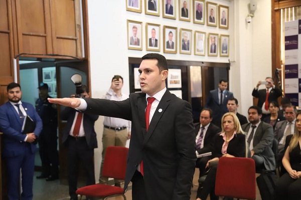 Fiscalas piden al JEM antecedentes de Hernán Rivas