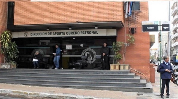 Millonario fraude en IPS beneficia a empresas morosas mediante datos alterados