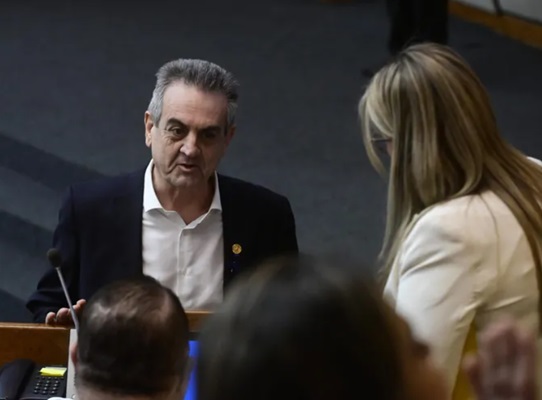 Cámara Baja retrocede ante críticas por limitar a la prensa