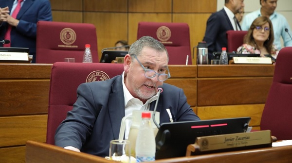 Opositores analizan pérdida de investidura de Zacarías Irún