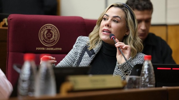 Lizarella Valiente pide imputar al padre de Tobías Suárez