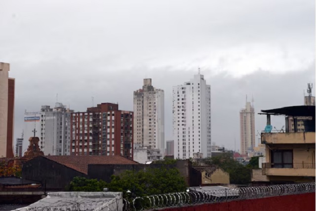 Domingo de elecciones con ambiente cálido y lluvias