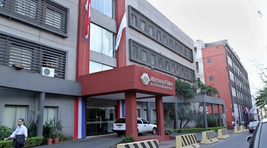 Fiscalía investiga presuntos títulos falsos de docentes tras denuncia del MEC