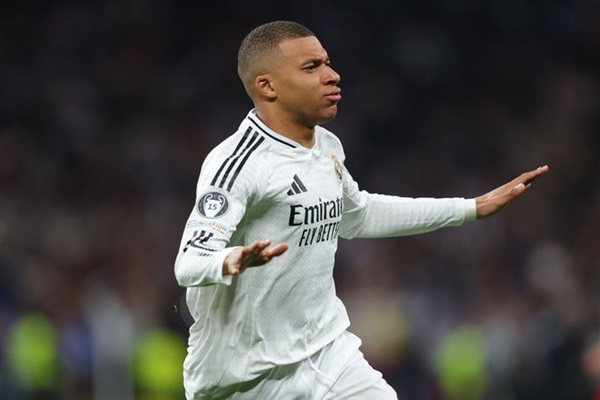 Mbappé genera malestar en Real Madrid por viajes durante su lesión