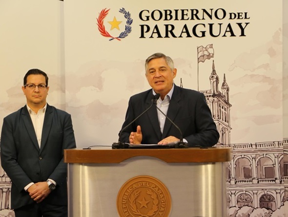 Diputado afirma que el MEC encubre títulos universitarios falsos