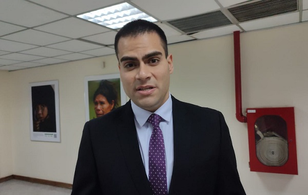 Facultad de Derecho UNA suspende a Wilfrido Cáceres por procesos penales