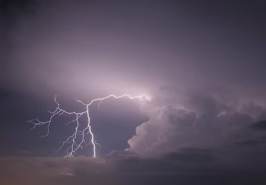 Tormentas eléctricas: cómo protegerse y evitar riesgos