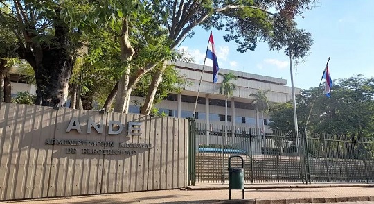 Funcionario de la ANDE irá a juicio por presunto uso de título falso