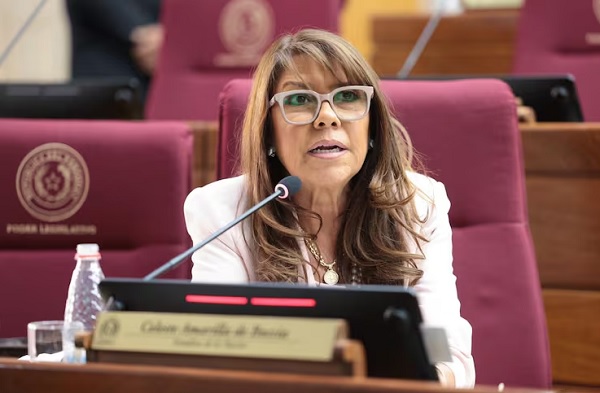 Celeste Amarilla pide regular inteligencia artificial