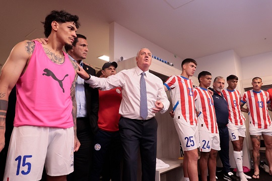 APF ratifica interés en renovar con Alfaro tras el Mundial