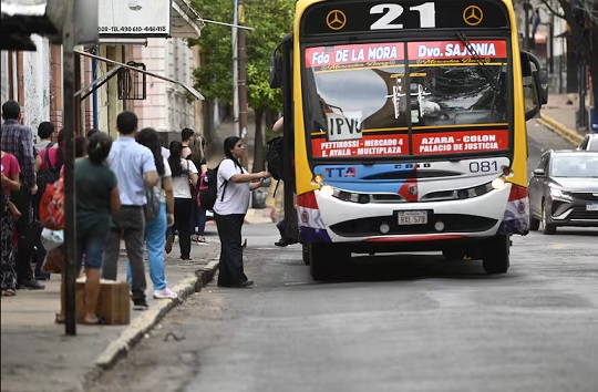 Reguladas de buses: multas rigen desde hoy