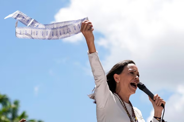 María Corina Machado es recibida por miles en Madrid