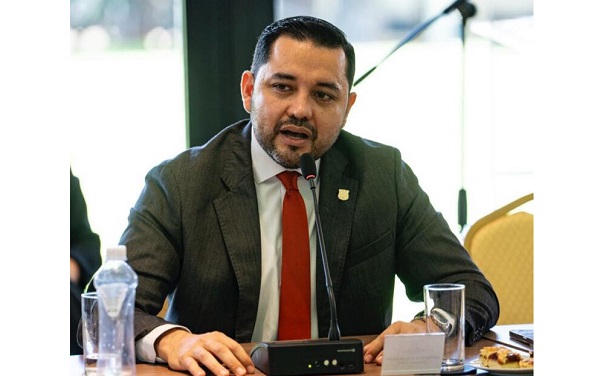 Crisis vial en Asunción: Bello pide G. 3.800 millones para bacheo
