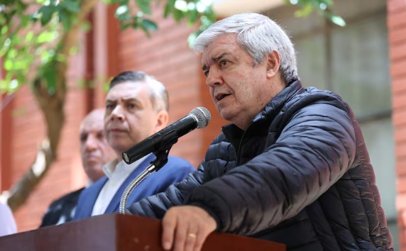 Riera defiende uso de tobilleras y plantea compra de armas a crédito