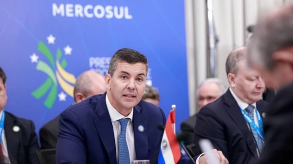 Santiago Peña plantea reajuste tributario a futuro