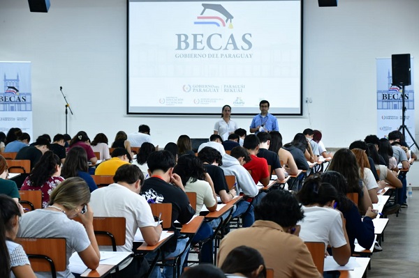 Embajada de EE.UU. ofrece 50 becas de inglés a jóvenes