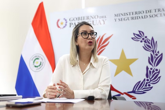 Ministra de Trabajo afirma que el país aún está lejos de reducir la semana laboral