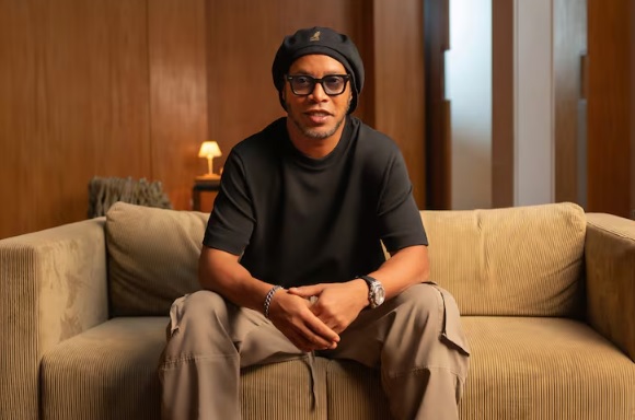 El astro brasileño Ronaldinho jugará en la Serie C de Italia