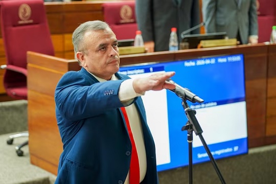 Carlos Liseras asume banca en el Senado tras salida de Rivas