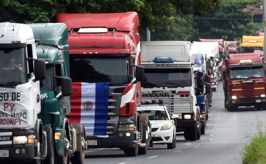 Camioneros reclaman suba del 30% en fletes por el diésel