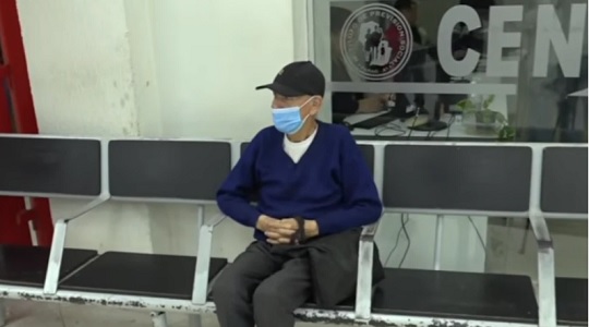 Abuelo busca medicamento hace cinco meses en el Hospital Central
