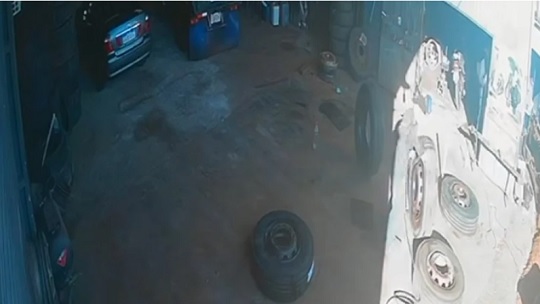 Cubierta explotó durante reparación en gomería