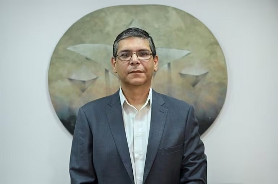 MEC aparta a asesor vinculado al caso Hernán Rivas