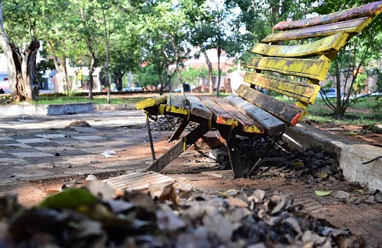 Parque Carlos A. López sigue a oscuras y sin mejoras