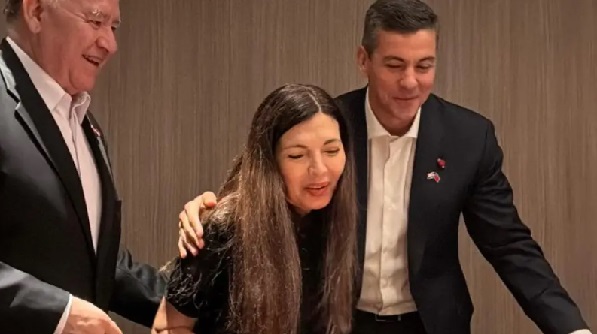 Usan cuentas oficiales de la Embajada en Taiwán para felicitar a la “embajadora” Gisele Mousques