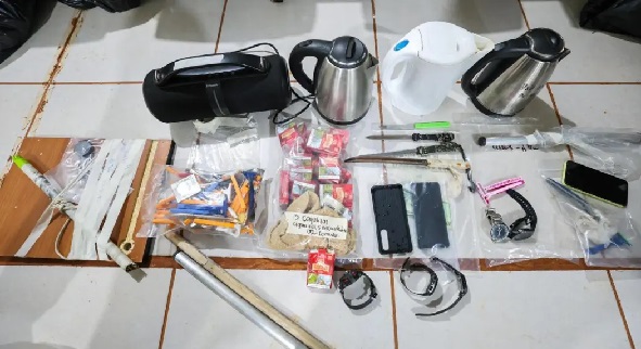 Requisa penitenciaria deja objetos decomisados