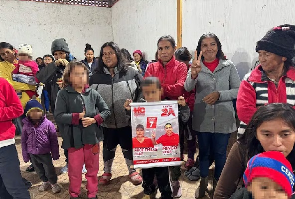Cartistas usan a niños indígenas en campaña