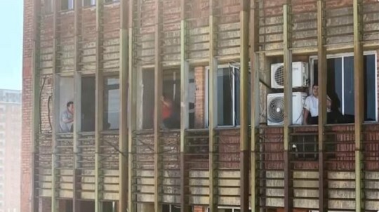 Incendio en Ahorros Paraguayos fue controlado, pero aún hay personas por rescatar