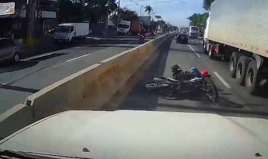 Motociclista cayó por desnivel en Fernando de la Mora
