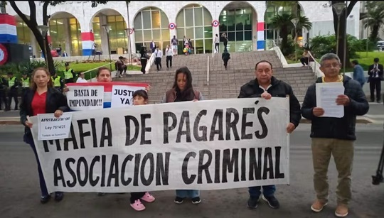 Víctimas de la Mafia de los pagarés denuncian nuevos embargos