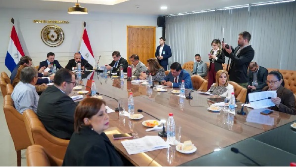 Senado busca rastrear red de títulos falsos y responsables