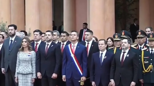 Santiago Peña llegó tarde al acto por la Independencia