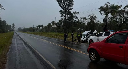 Vehículo de la SENAD sufrió vuelco en Misiones