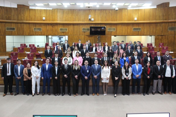 Jóvenes simulan sesión en Diputados y debaten regulación de pagarés