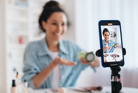 SEDECO plantea reglas para influencers y publicidad