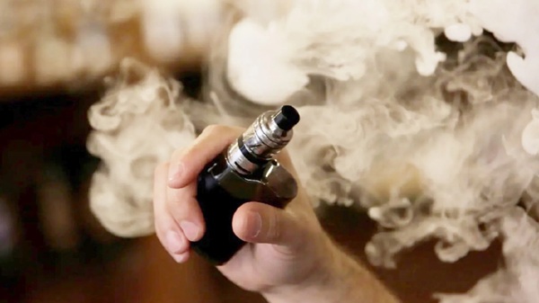 Nicotina en adolescentes: Salud alerta por vapeadores