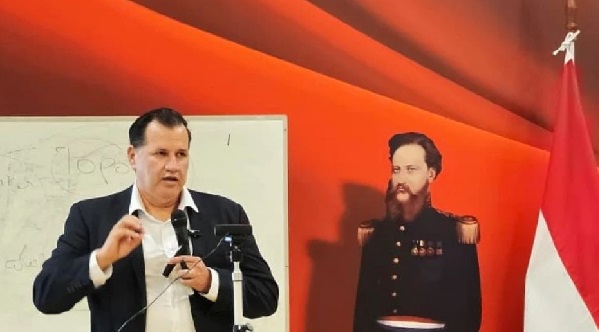 Academia Republicana analiza propaganda nazi en curso político