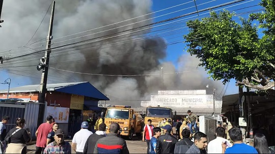 Incendio destruyó el 95% del Mercado de Itauguá