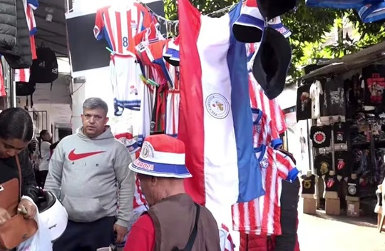 Camisetas, banderas e ilusión: así se vive la previa albirroja
