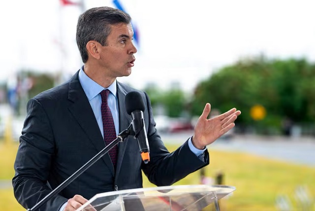 Peña impulsa ley que concentra los programas sociales bajo control del MDS