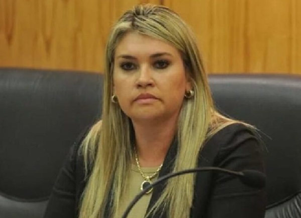 ¡Vergonzoso! Jueza se burla de Kattya González en redes