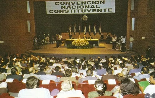 Constitución de 1992 cumple 34 años entre alertas por autoritarismo y debate sobre reformas