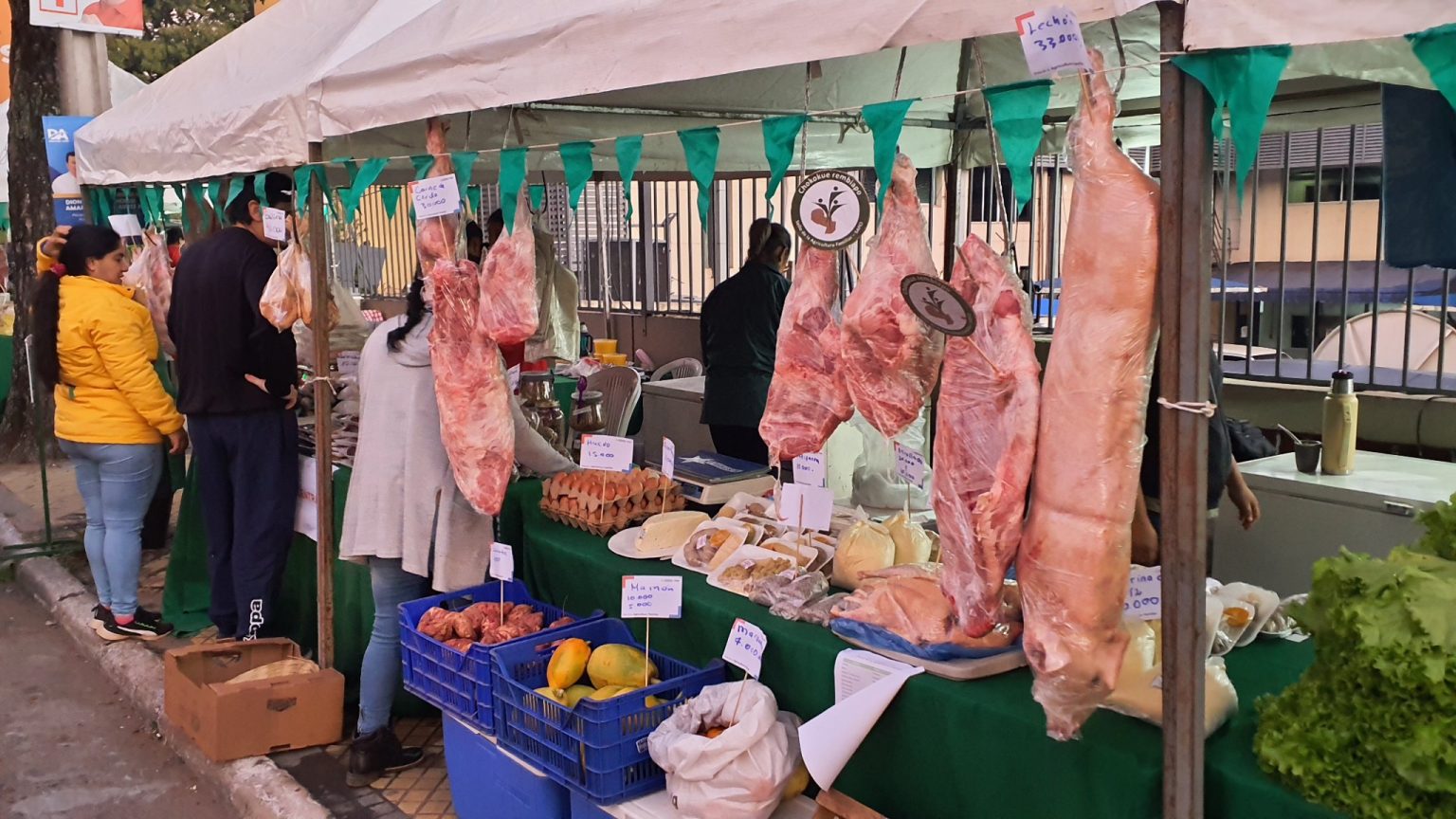 Venderán 10.000 kilos de carne en la Costanera por el Día del Padre y el debut albirrojo
