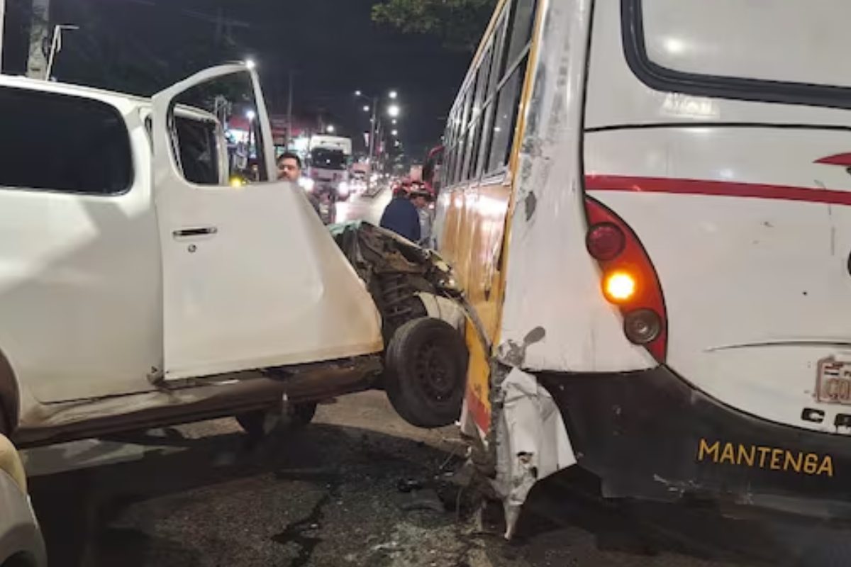 Accidente en Villa Elisa: triple choque entre colectivo y dos vehículos