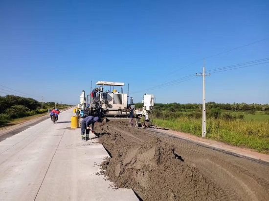 MOPC registra progreso en primera ruta de hormigón del país