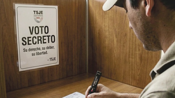 ¿Usarán bolígrafos con cámaras en internas?